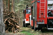Ćwiczenia pożarowe na terenach leśnych
